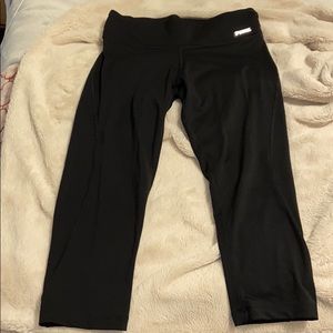 VS Pink Ultimate yoga cropped leggings
